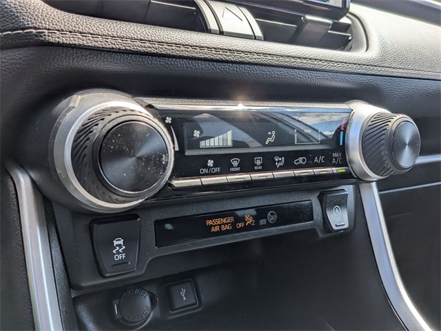 2021 Toyota RAV4 LE photo 9