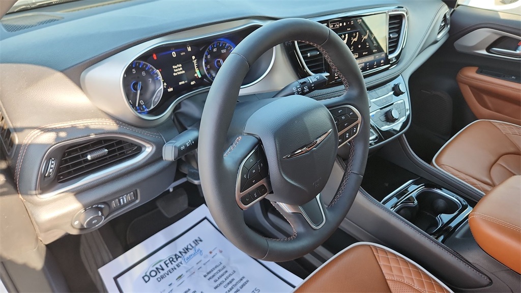 2024 Chrysler Pacifica Pinnacle photo 18
