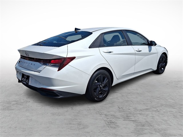 2022 Hyundai Elantra SEL photo 11
