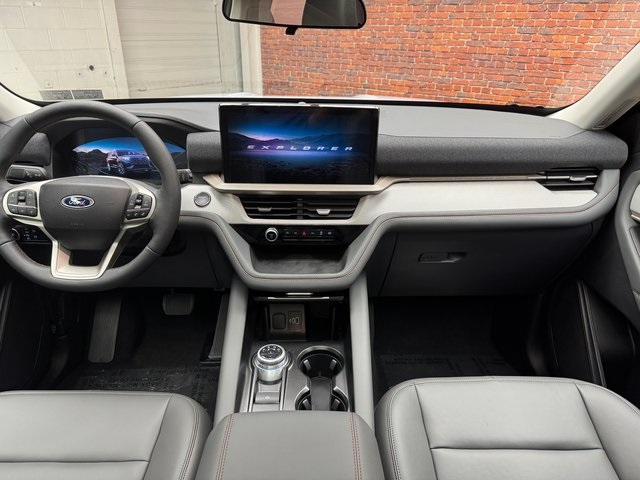 2025 Ford Explorer photo 12