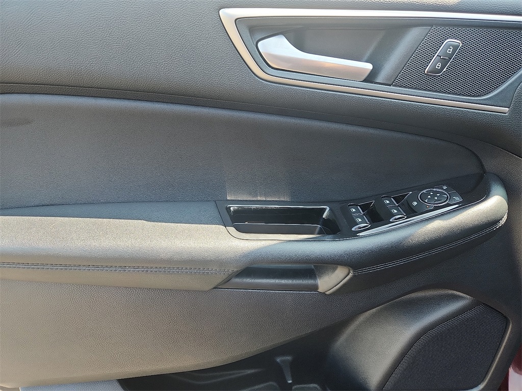 2020 Ford Edge SEL photo 12