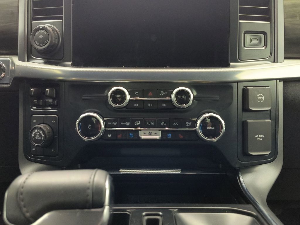 2025 Ford F-150 Lariat photo 14