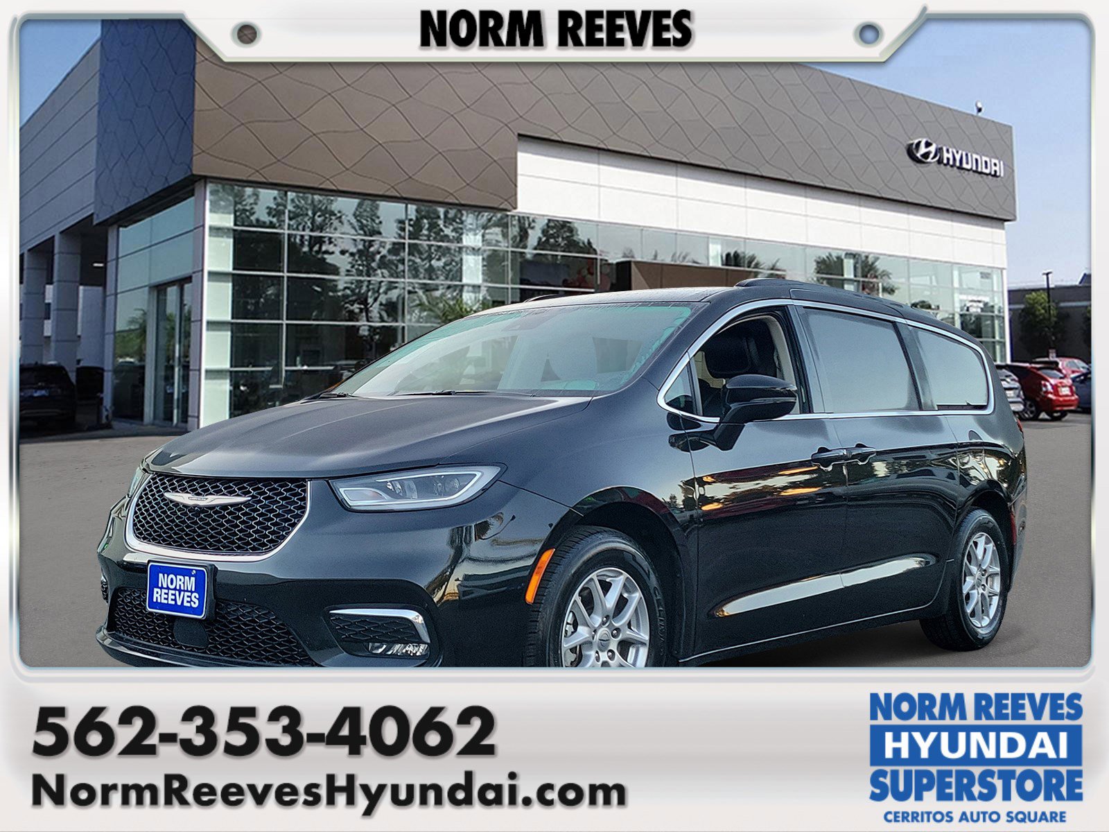 2022 Chrysler Pacifica Touring L's photo