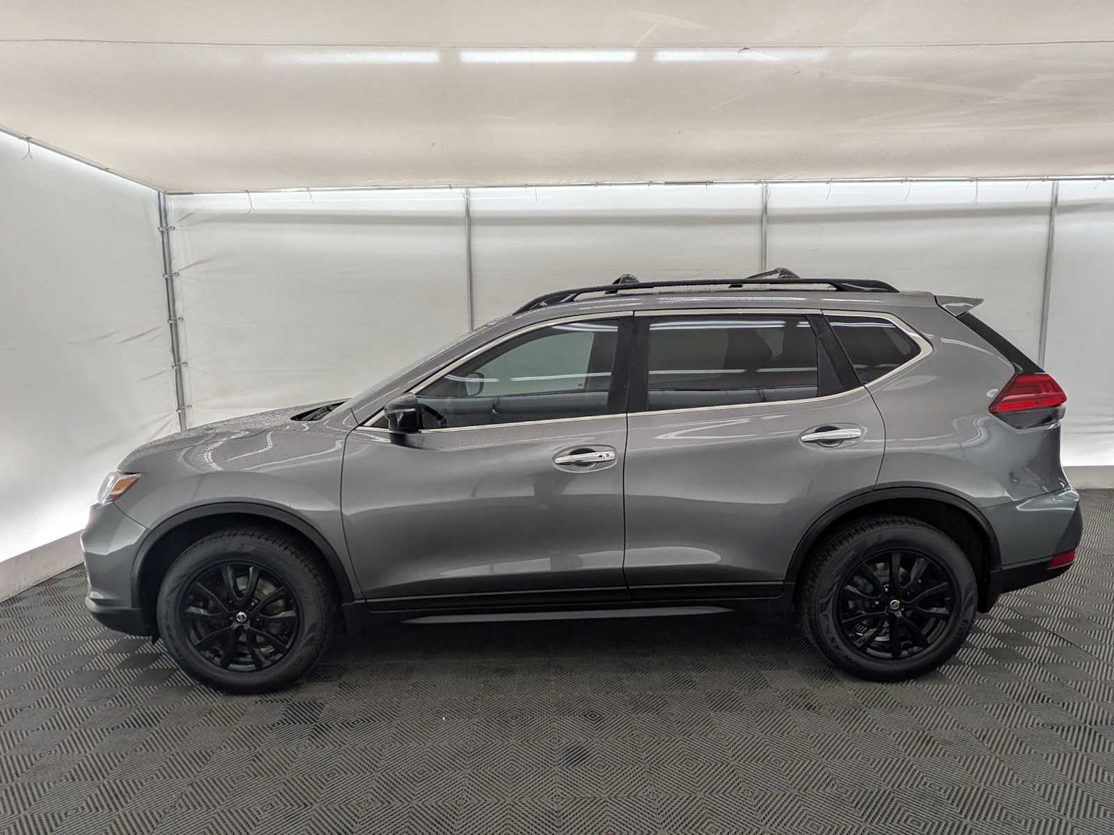 2017 Nissan Rogue SV Midnight Edition photo 2