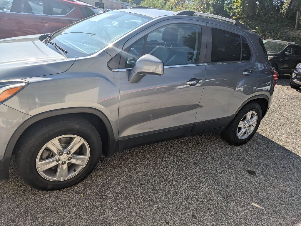 2019 Chevrolet Trax LT photo 2