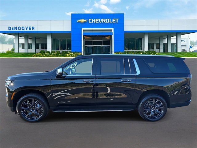 2025 Chevrolet Suburban Premier photo 8
