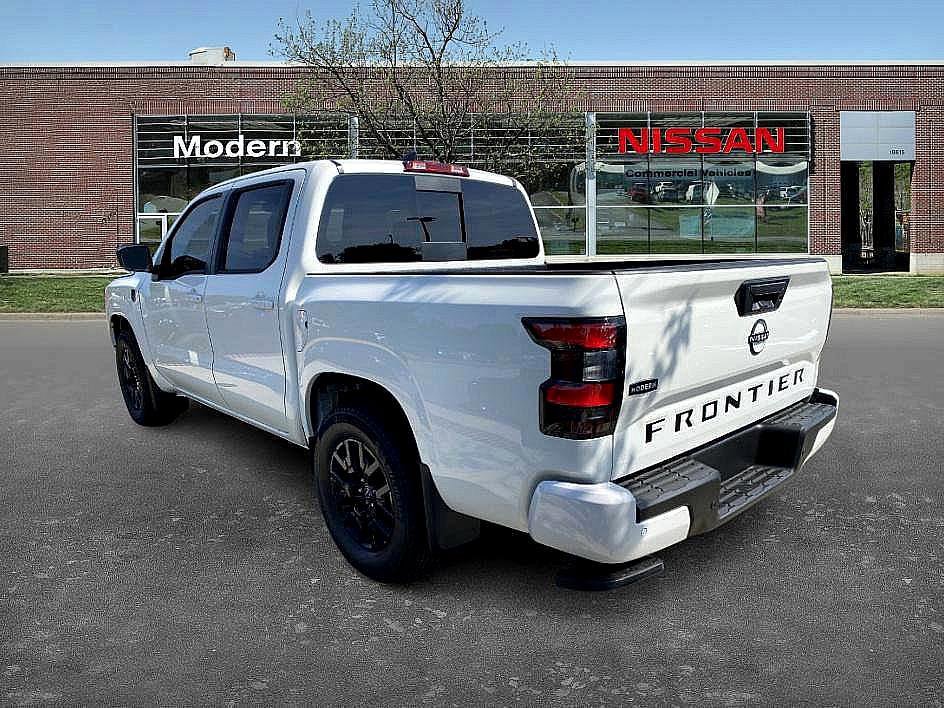 2026 Nissan Frontier Crew Cab SV photo 2