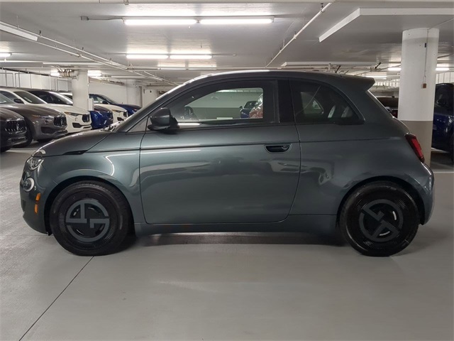 2025 Fiat 500e La Prima photo 3
