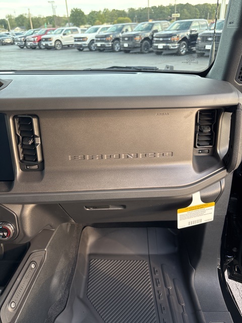 2025 Ford Bronco Base photo 35