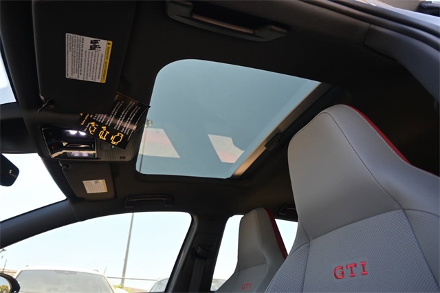 2025 Volkswagen Golf GTI Autobahn photo 17