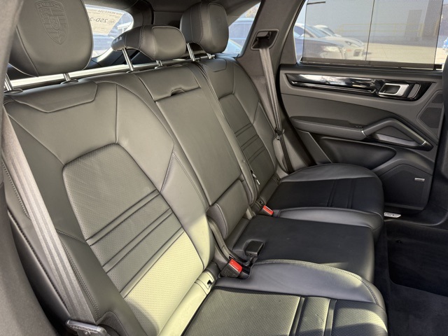 2023 Porsche Cayenne Base photo 20