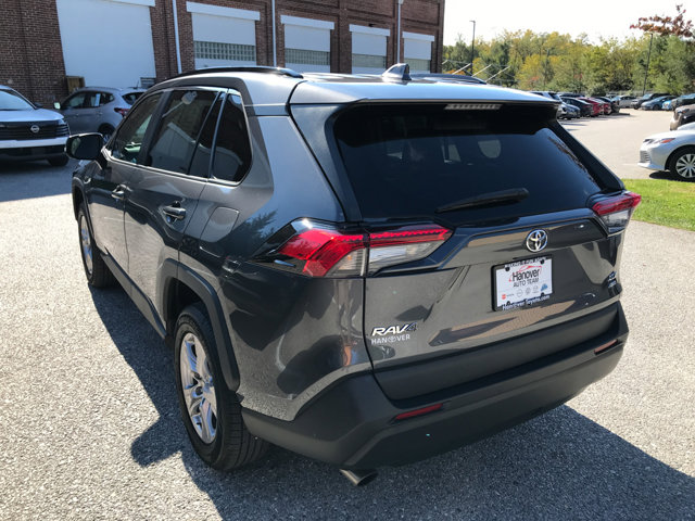 2022 Toyota RAV4 XLE photo 2