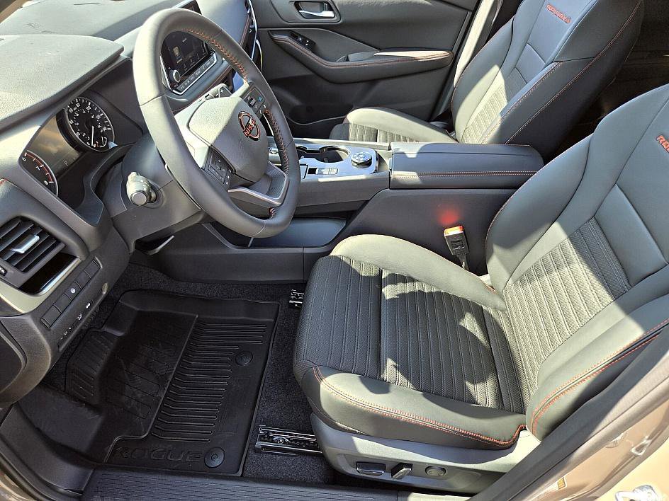 2026 Nissan Rogue SV photo 9
