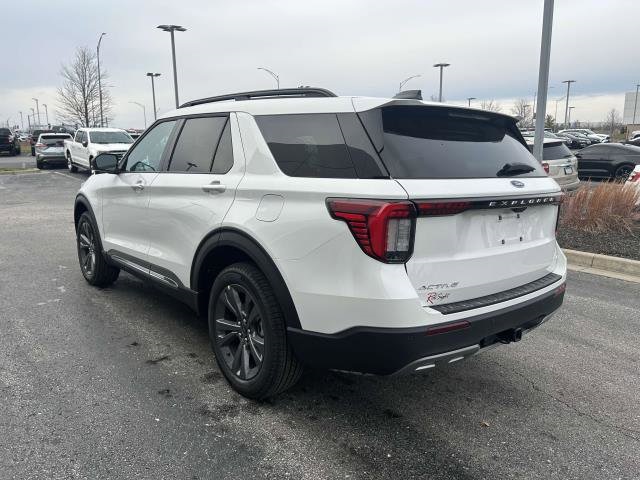 2025 Ford Explorer photo 3