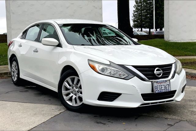 Used 2017 Nissan Altima S with VIN 1N4AL3AP1HN353991 for sale in Chico, CA