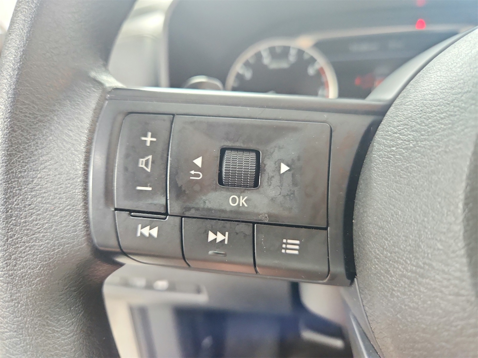 2024 Nissan Rogue SV photo 23