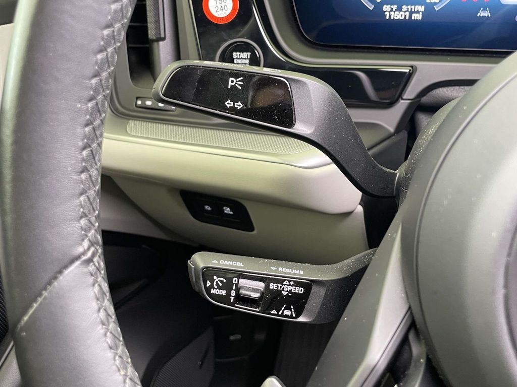 2024 Porsche Cayenne S photo 36