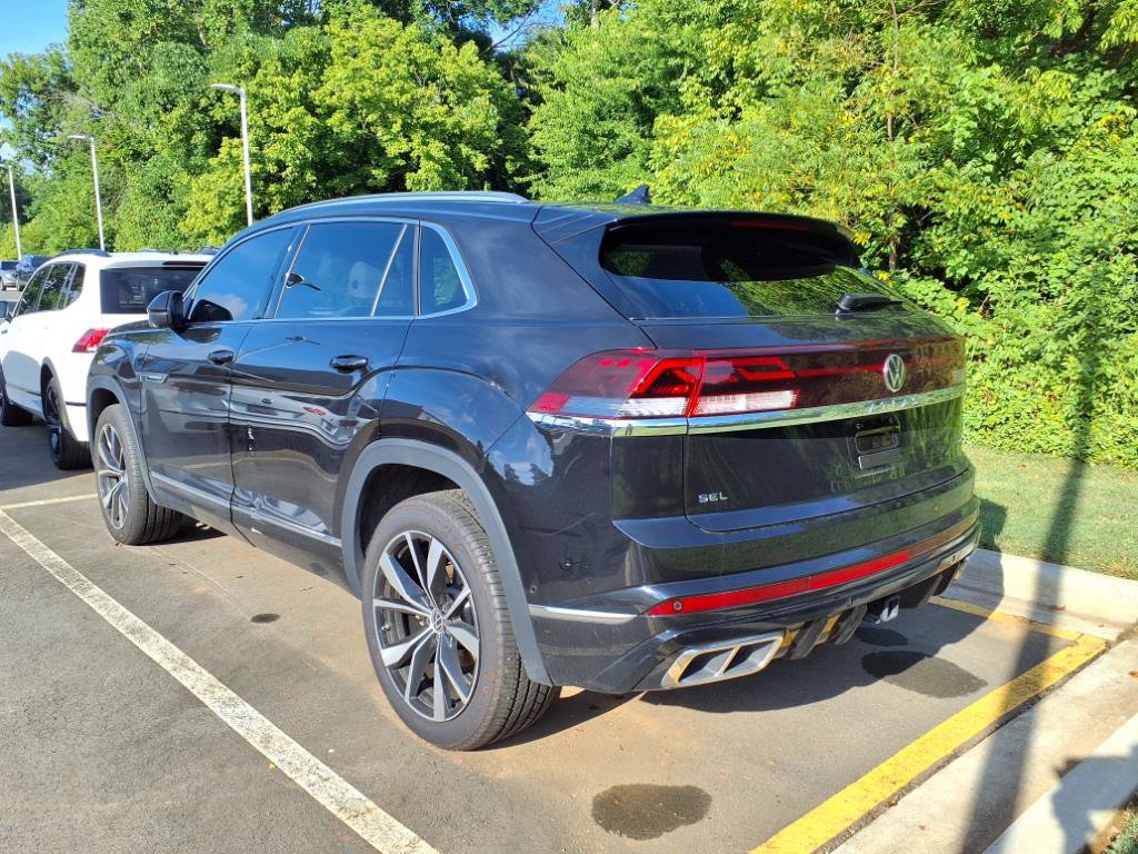 2025 Volkswagen Atlas Cross Sport SEL Premium R-Line photo 3