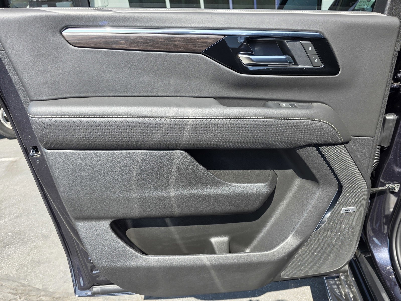 2025 Chevrolet Suburban Premier photo 13