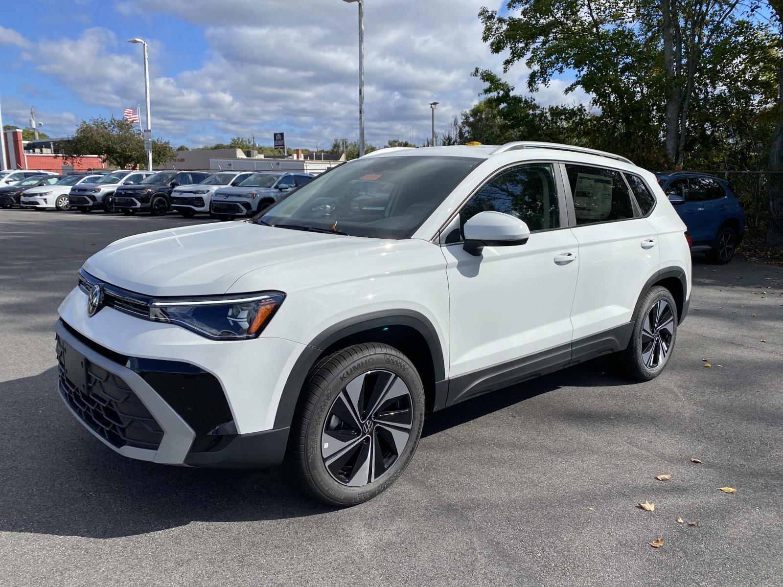 2025 Volkswagen Taos SE's photo