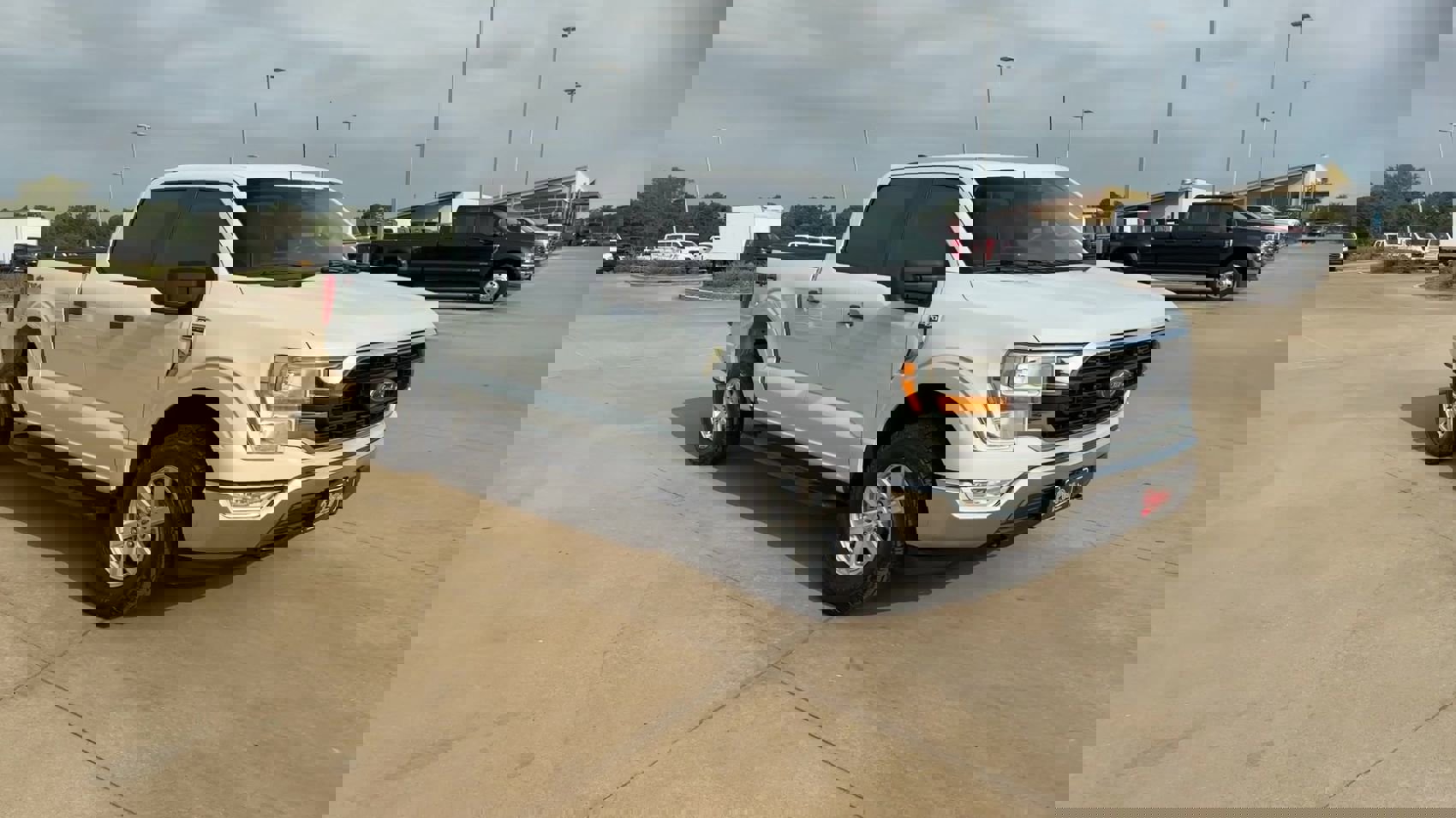 2022 Ford F-150 XLT photo 2