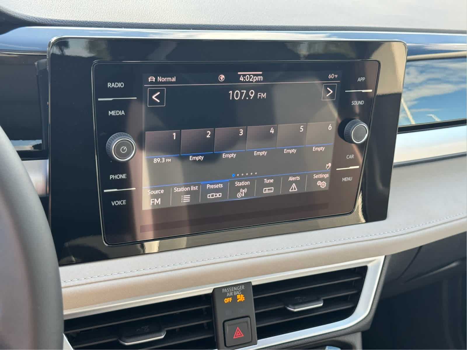 2025 Volkswagen Taos SE photo 16