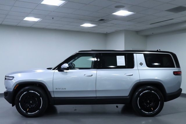2025 Rivian R1S Adventure photo 4