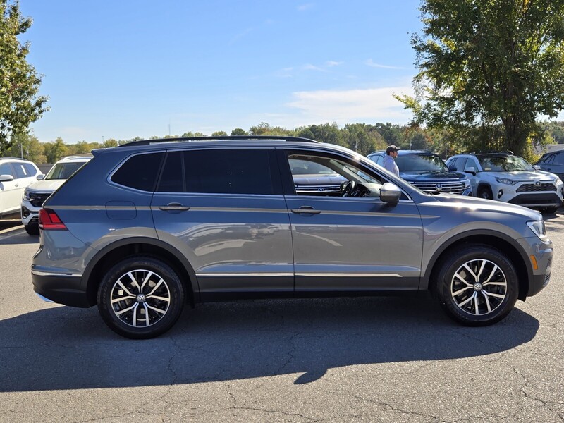 2021 Volkswagen Tiguan SE photo 2