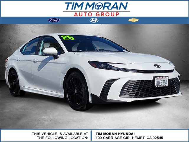 2025 Toyota Camry SE's photo