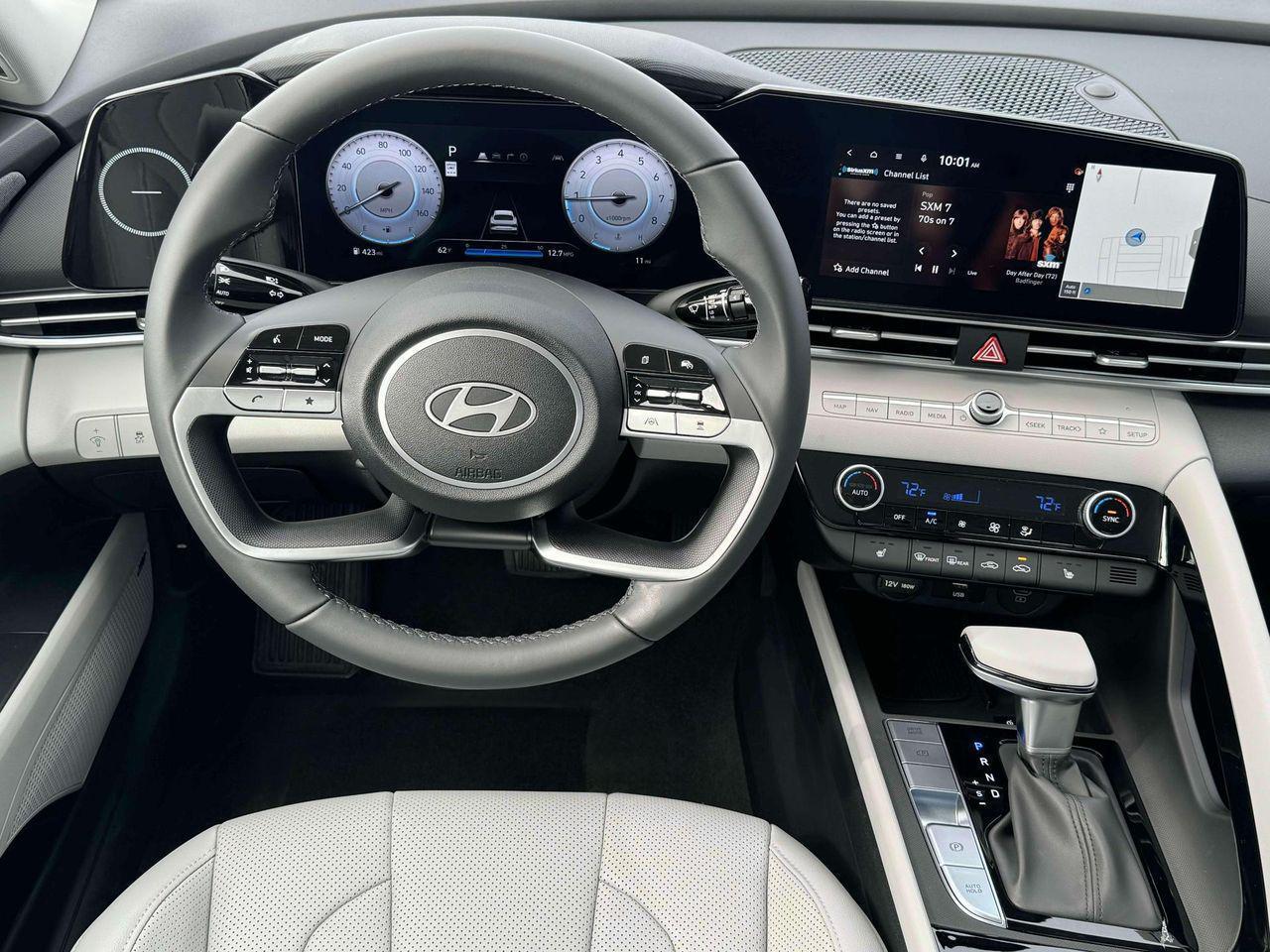 2025 Hyundai Elantra Limited photo 17