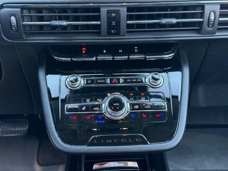 2022 Lincoln Corsair Standard photo 13