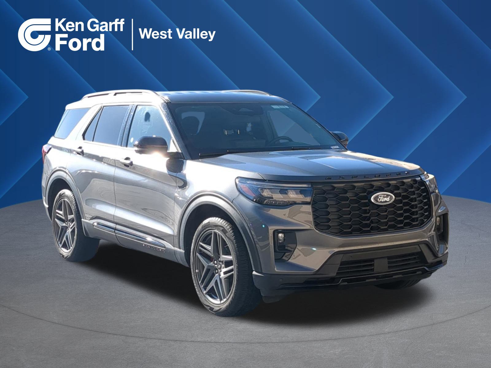 2025 Ford Explorer ST-LINE's photo