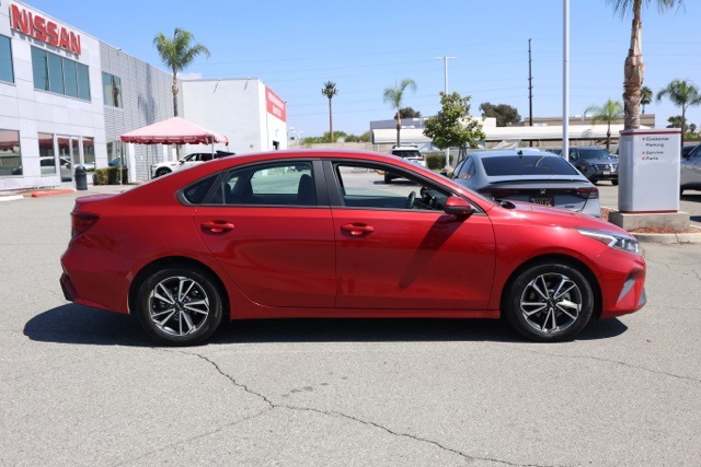 2022 Kia Forte LXS photo 2