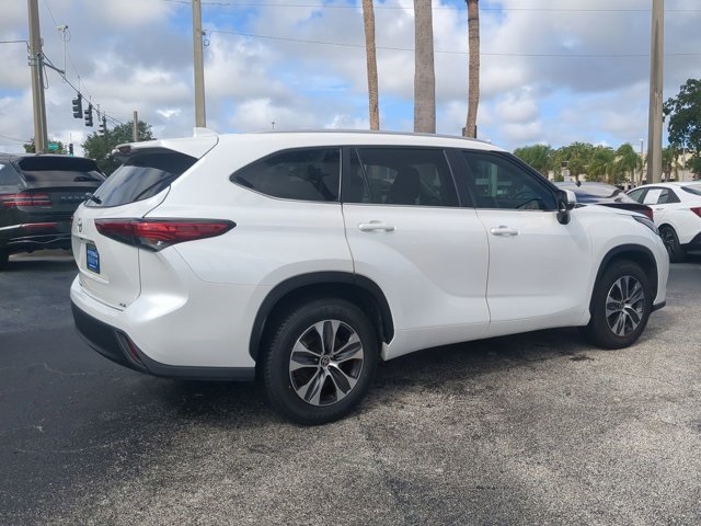 2023 Toyota Highlander XLE photo 3