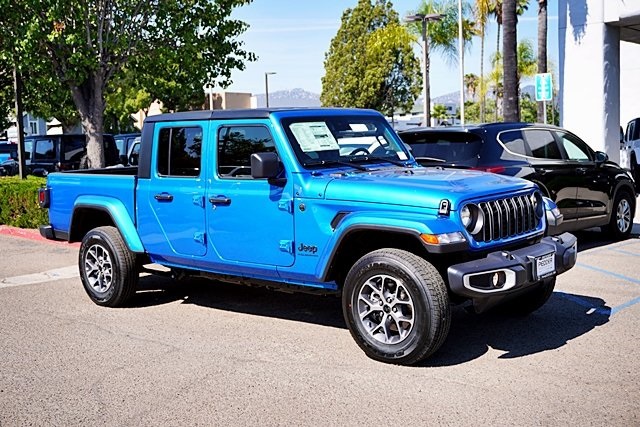 New 2025 Hydro Blue Pearl-Coat Exterior Paint Jeep Sport S image 6
