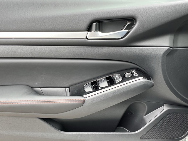 2025 Nissan Altima SR photo 15