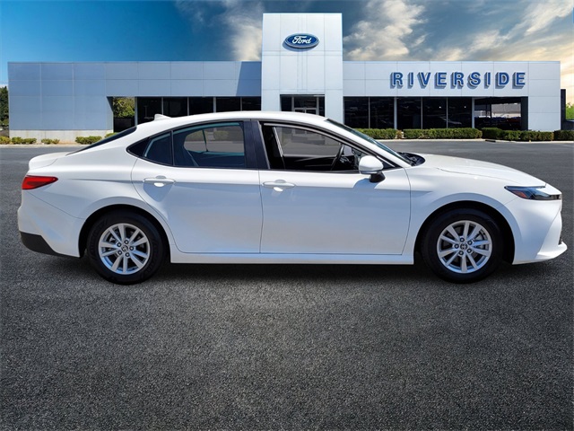 2025 Toyota Camry LE photo 8