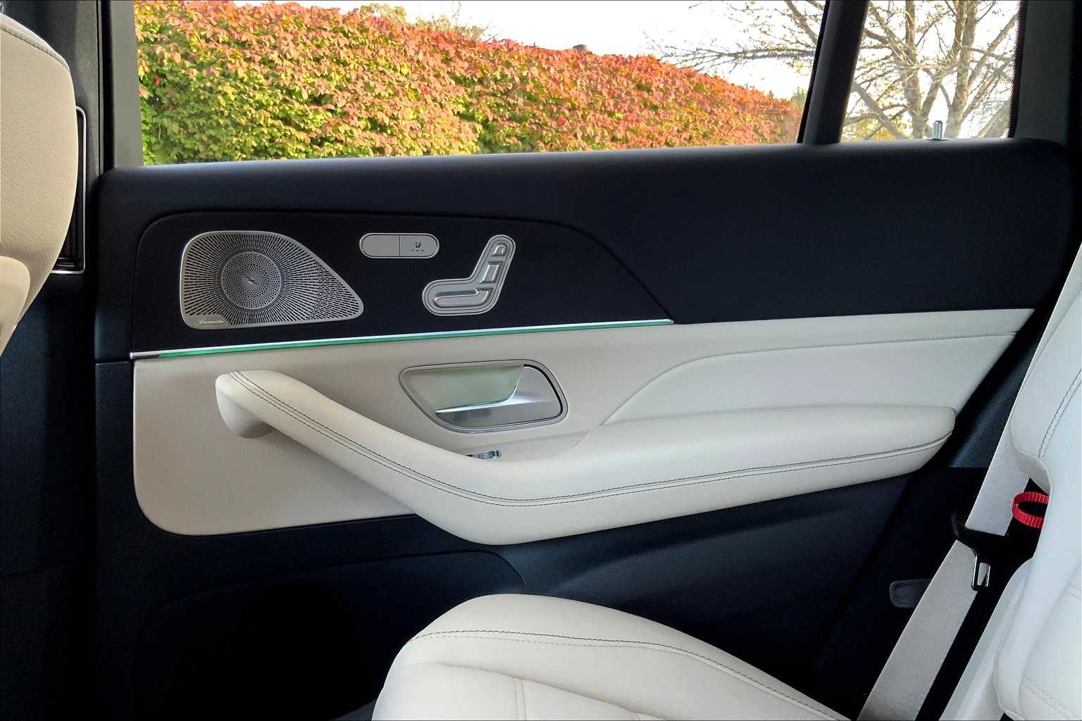 2025 Mercedes Benz GLS 450 4MATIC photo 34