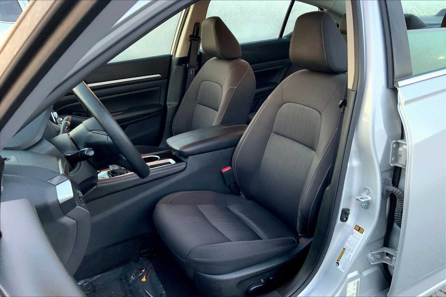 2023 Nissan Altima 2.5 SV photo 7