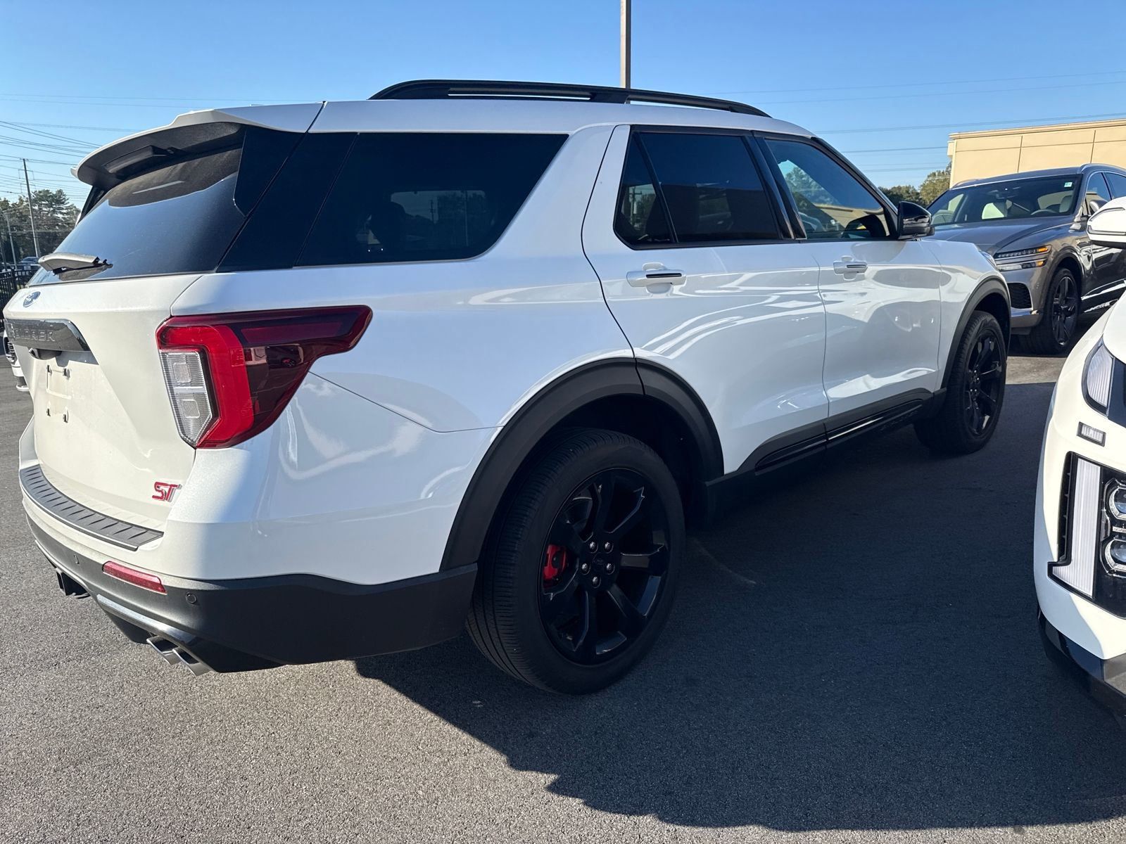 2023 Ford Explorer ST photo 5