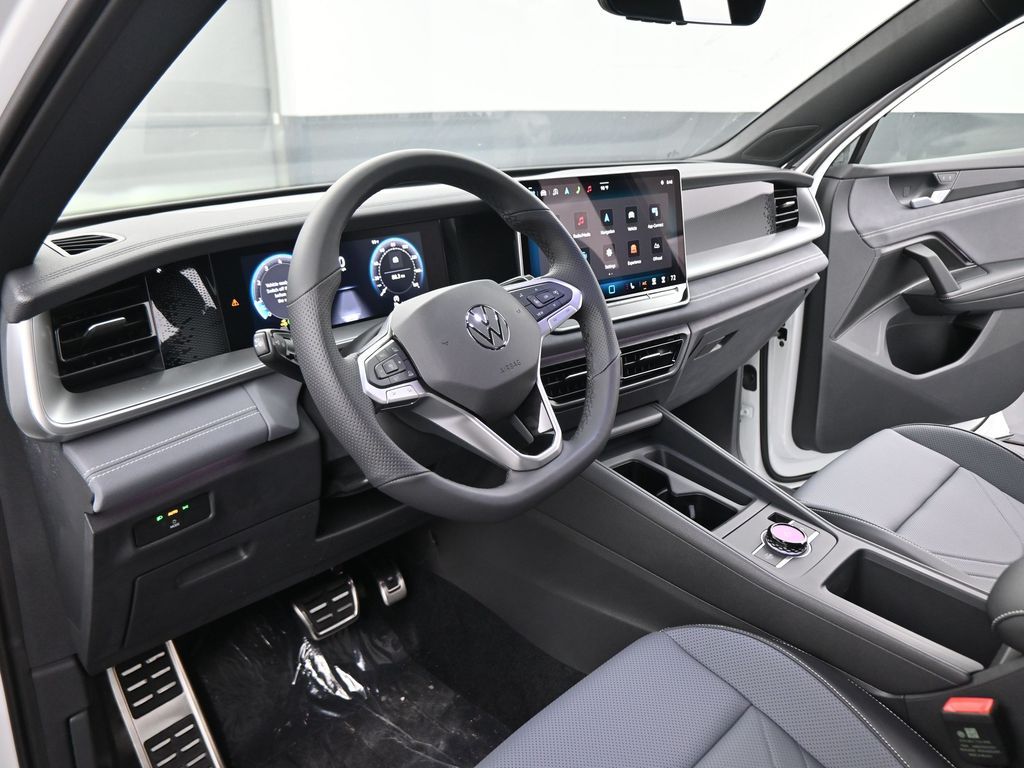 2025 Volkswagen Tiguan SE R-Line Black photo 34