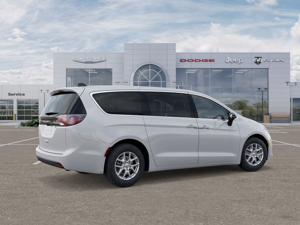 2026 Chrysler Voyager LX photo 4