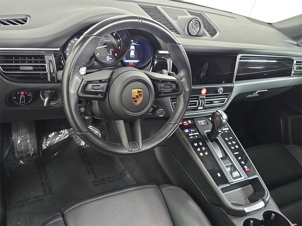 2023 Porsche Macan Base photo 3
