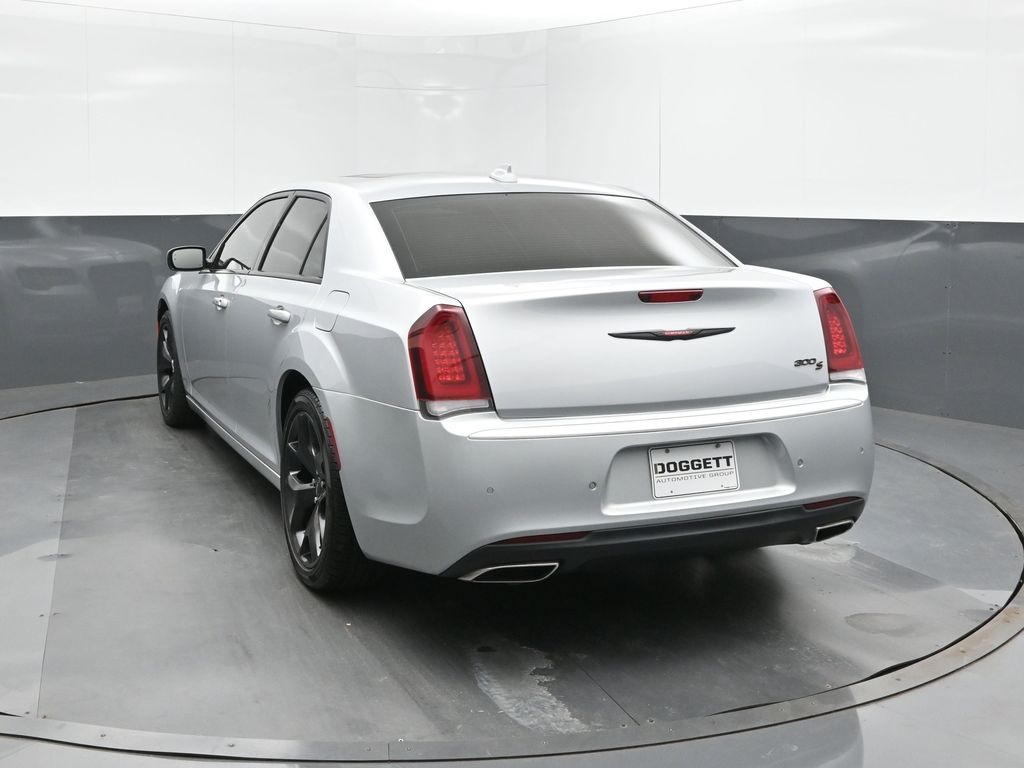 2023 Chrysler 300 S photo 4