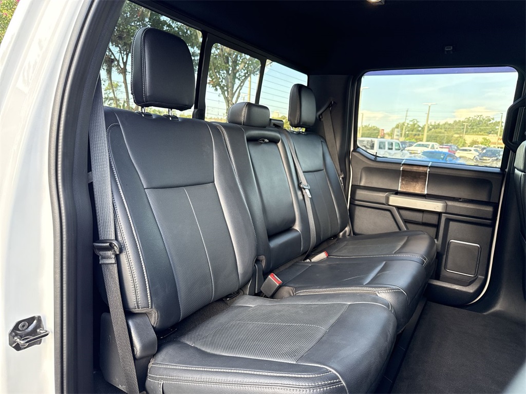 2022 Ford F-450 Lariat photo 23