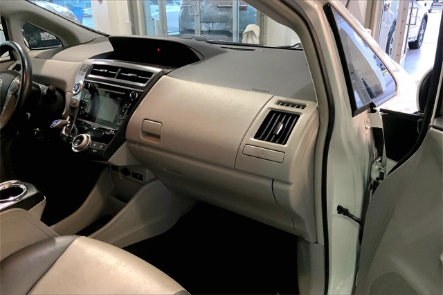 2017 Toyota Prius V Two photo 13