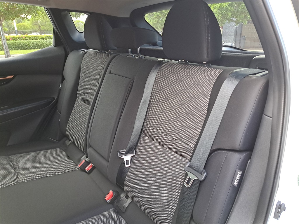 2021 Nissan Rogue Sport SV photo 11