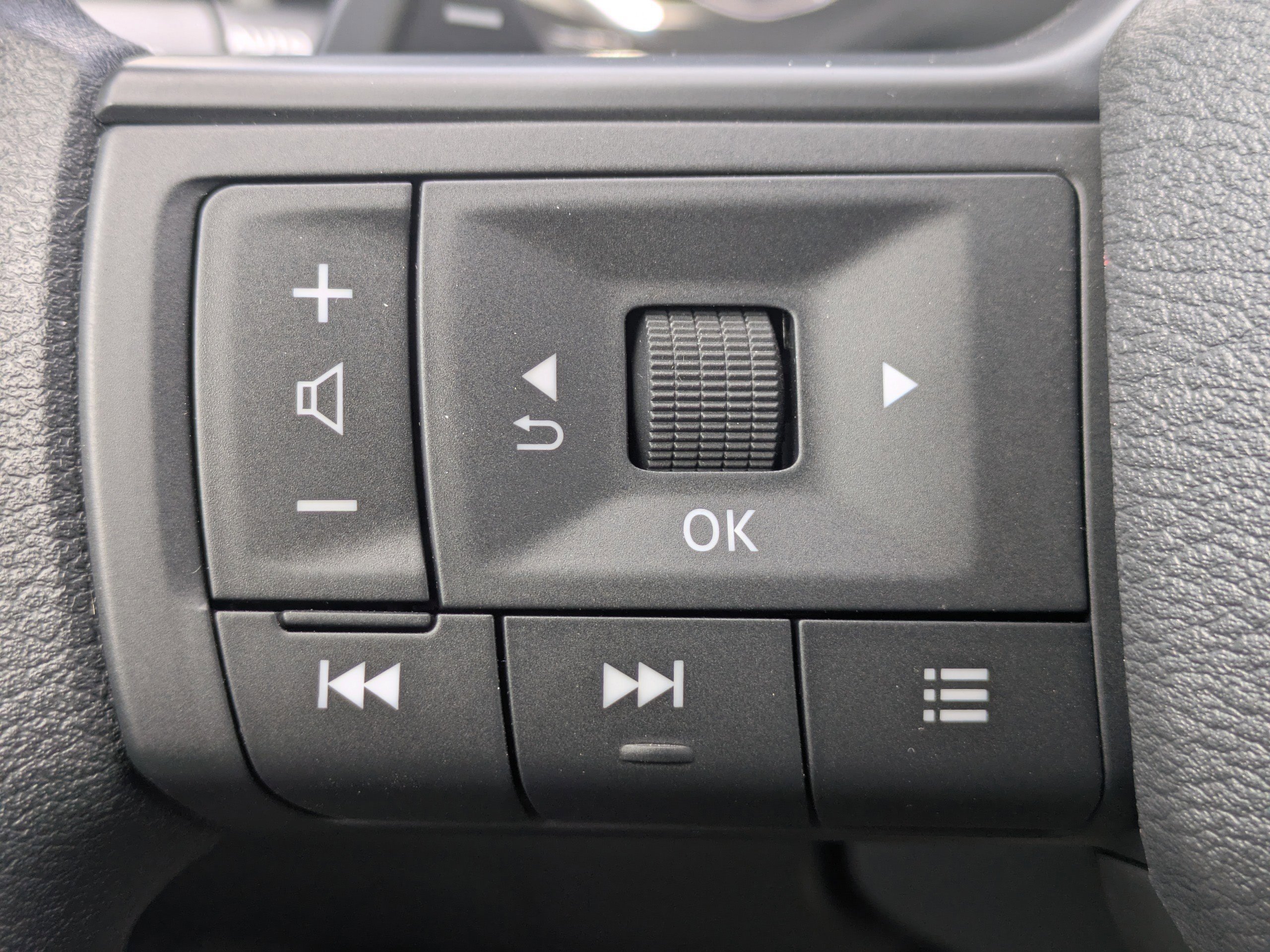 2026 Nissan Rogue S photo 23