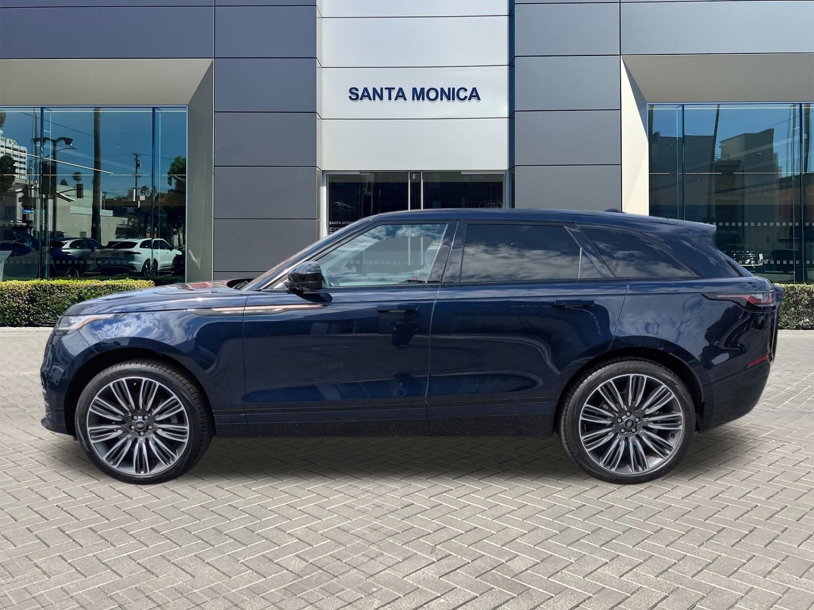 2023 Land Rover Range Rover Velar R-Dynamic S photo 9