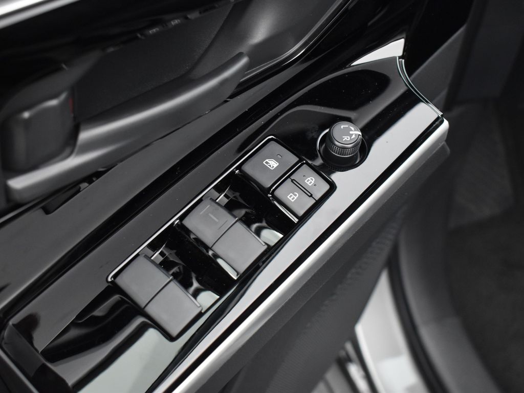2025 Subaru Solterra Premium photo 6